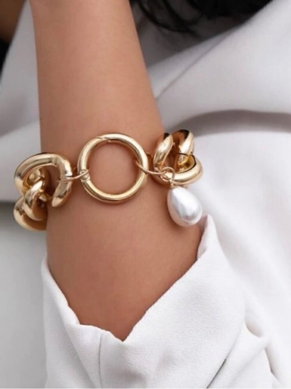 Thickgoldchainbracelet1085